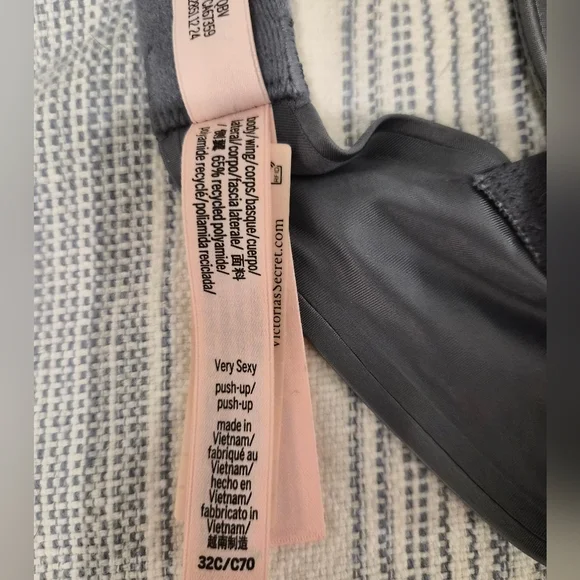 Victoria's Secret Very Sexy Push Up Bra-NWT - Picture 5 of 5